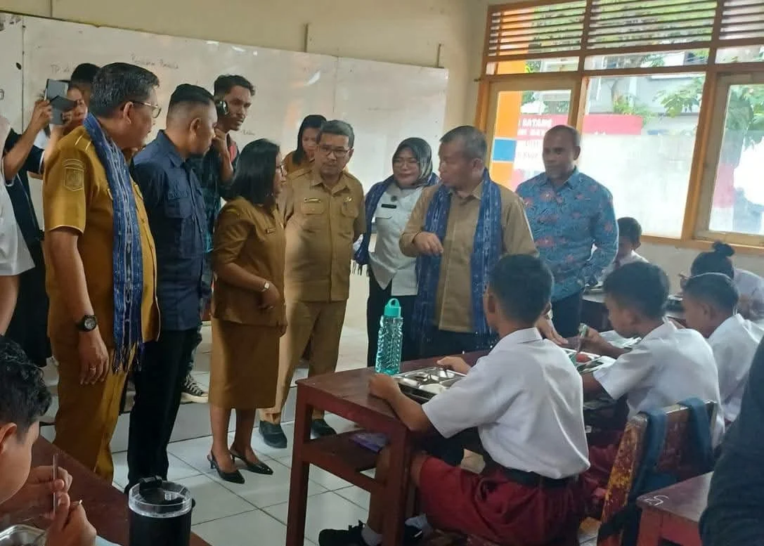 Kawal Pelayanan Publik, Ombudsman RI Bersama Wali Kota Ambon Tinjau Pelaksanaan MBG