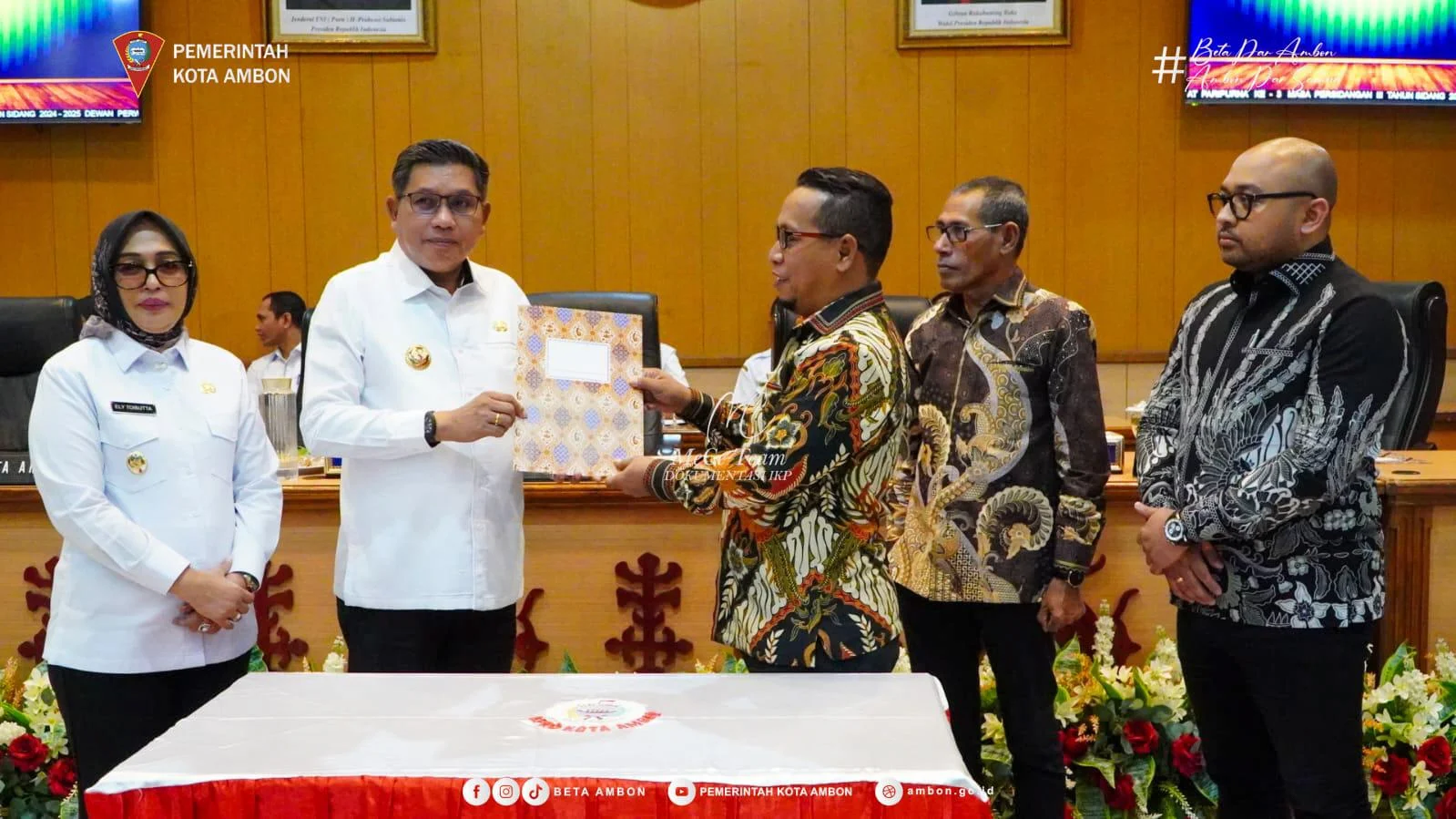 Walikota Ambon serahkan KUA-PPAS APBD 2027 ke DPRD